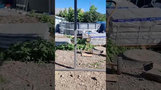 🏡 Благоустройство двора. Кладём плитку сами. Переезд на Юг. Саликовы 🌴