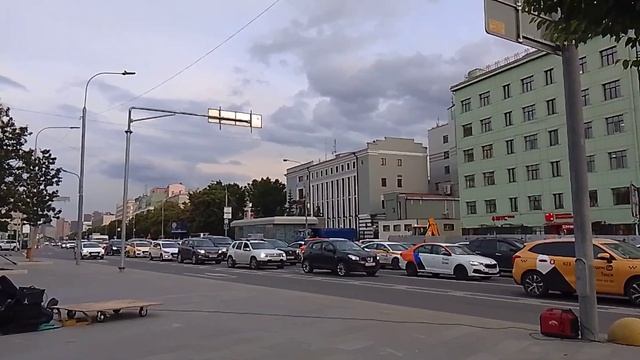 у метро Марксисткая, Москва, 28 июня 2025 год.