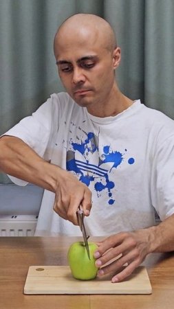 Ты точно не ожидаешь, что будет внутри 🍎
Подпишись и смотри, что в следующем фрукте 🍌