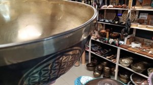 Кованая поющая чаша Dark flower of life ( 24 см, нота: Си, 123 Гц) / Singing Bowl / shamanic.moscow