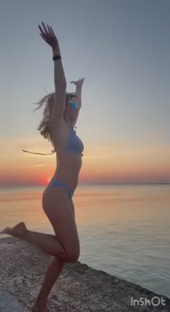 Аня на танце