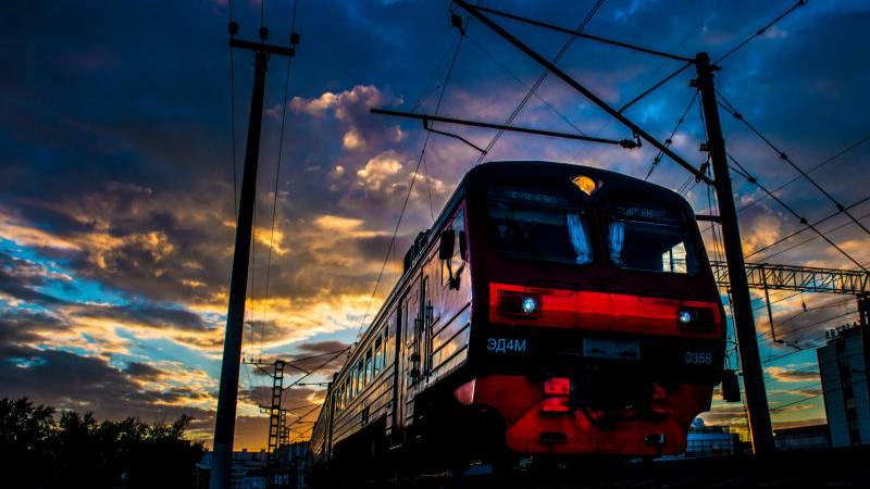 Как начинается утро в электричке/Отшив контролёров смотреть онлайн