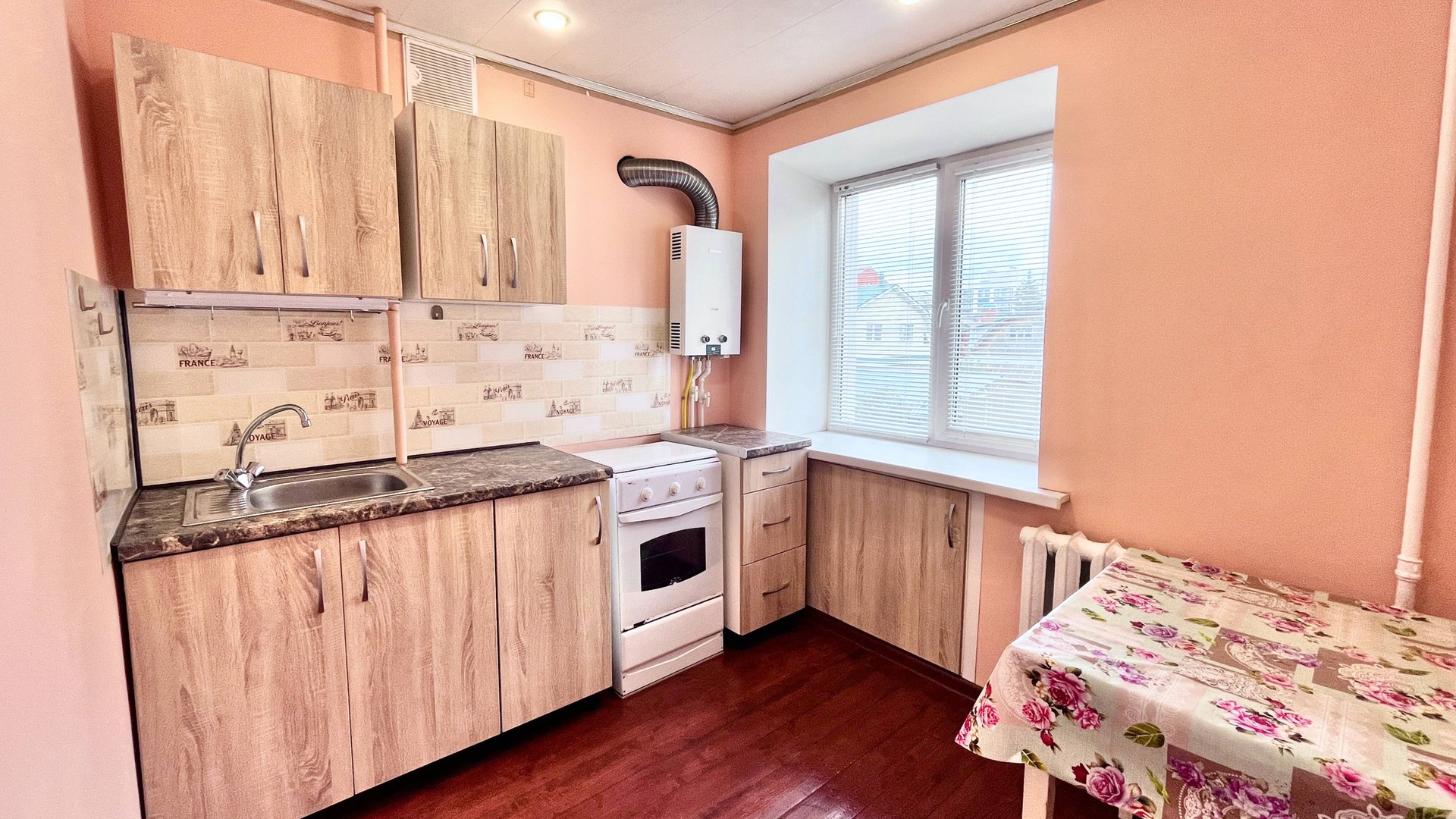 Лишний час сна. 1-комнатная квартира у института - не трать время на дорогу. смотреть онлайн