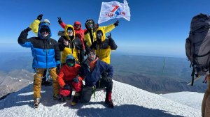 Группа Клуба 7 Вершин «Дай прикурить» совершила успешное восхождение на вершину Эльбруса