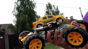 Рома и Диана Рома и Диана играют машинкой которая Стреляет Водой! Super Monster Truck