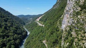 Старое Краснополянское шоссе A149 и река Мзымта