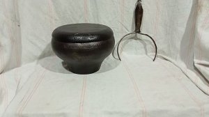 Чугунок чугунный на 4 литра + Крышка -СКОВОРОДА Чугунная + Ухват кованый СССР