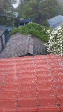 Град стучит по крыше