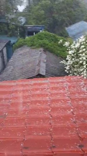 Град стучит по крыше