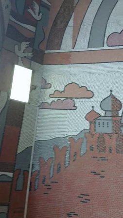 Мозаики бывшего ликеро-водочного завода «Кристалл»