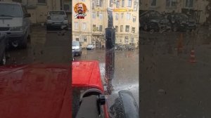 🚿 Мойка улиц и заправка у гидранта — рабочие будни тракториста