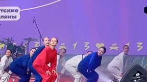 АНСАМБЛИ «КАЛИНКА» И «КАПРИЗ» ВЫСТУПИЛИ С КОМПОЗИЦИЕЙ «МОЯ РОССИЯ» НА ОБЛАСТНОМ ДНЕ МОЛОДЁЖИ В ВЯ...