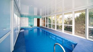 Можжевеловый дворик Айвовое дом с бассейном 2025