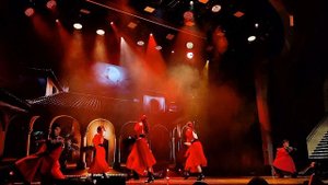 танец в красном