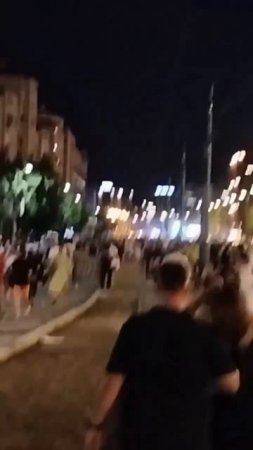 В Белграде протестующие выставляют баррикады в центре города
Также различные источники заявляют, чт
