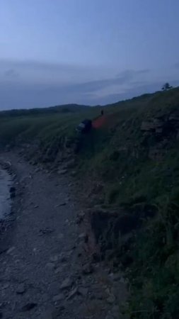 Во Владивостоке висит машина