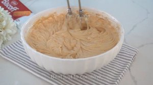 Biscoff Cheesecake Bars