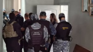 ОМОН крепанул шайку азербайджанцев, обвиняемых в убийстве азербайджанцев много лет назад…🔽🔽🔽