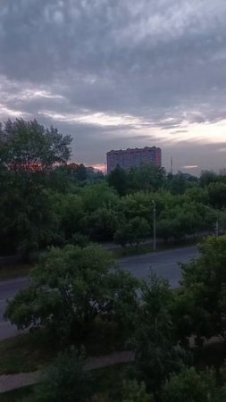 Вечер над парком Юннатов в Красноярске.