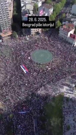 48 полицейских и 22 гражданских пострадали во время протестов в столице Сербии - Белграде.
