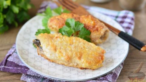 Крутится рулет на праздничный обед. СВИНЫЕ РУЛЕТИКИ С ЧЕРНОСЛИВОМ И ОРЕХАМИ