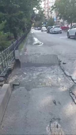 Немалый участок асфальта провалился на Пушкинской между Островского и Халтуринским. 🤫