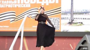 Марина Агафонова исполняет русскую народную песню "Чернобровый, черноокий"