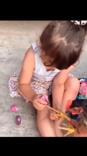 У нее явно самый модный курятник на деревне