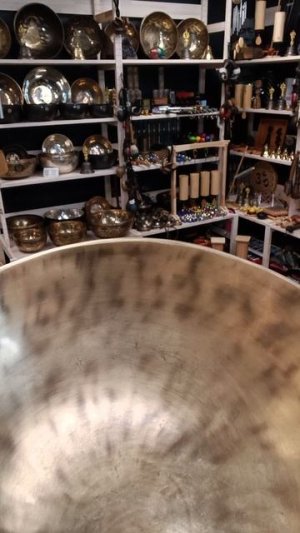 Кованая поющая чаша Plain antique тонкостенная ( 22 см, нота: Си, 123 Гц ) / shamanic.moscow