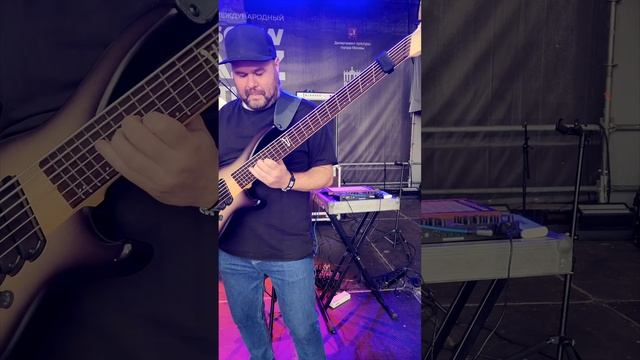 Солирую на @moscowjazzfestival сцена на ВДНХ, моя авторская композиция, бас Dingwall ABZ Custom 
.
.