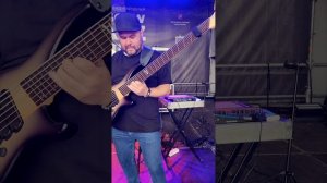 Солирую на @moscowjazzfestival сцена на ВДНХ, моя авторская композиция, бас Dingwall ABZ Custom 
.
.