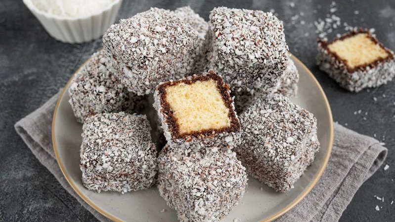 🍮 Десерт Ламингтон с ягодами