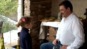 Маргарита читает стихотворение дедушке