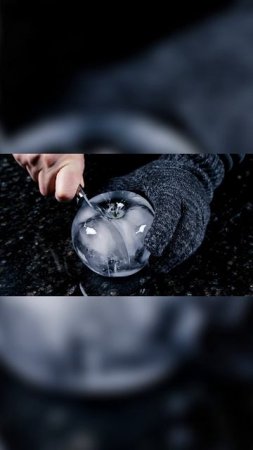 Яблоко изо льда? Послушай, как оно звучит! 😱❄️