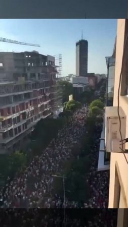48 полицейских и 22 гражданских пострадали во время протестов в столице Сербии - Белграде.