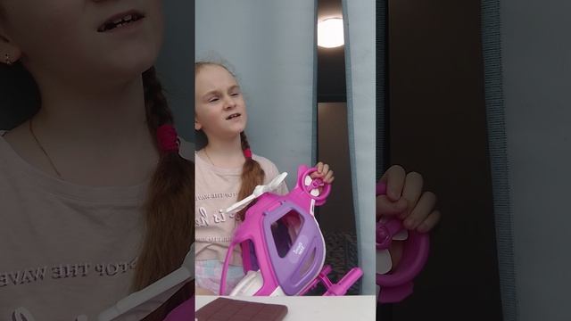 показываю любимые игрушки не любимые.