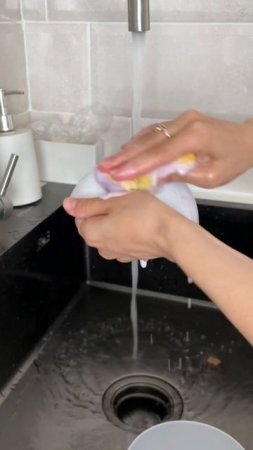 Кошки тоже любят чистоту и заботу 😸
#Чистящаяпаста
Артикул на WB #234577722 
Ozon #1664064287