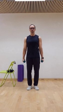 Сгибания с гантелями на бицепс (дом)