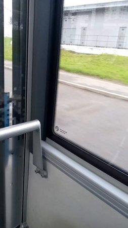 Пустой электробус.