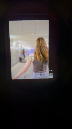 Мир глазами фотограф, она обернется ?  #streetphotography #photo #shorts