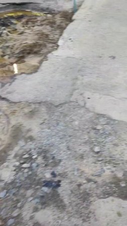 Микрорайон Широкий, ул. Шутова, 30

Два порыва воды, течет с 23 мая, уже провалился асфальт