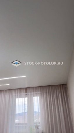 Потолок со световыми линиями на кухне.СТОК-ПОТОЛОК  #натяжные_потолки #мат#потолки #световыелинии