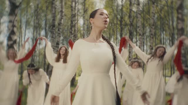 MIRAVI - Берёзонька