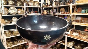 Кованая поющая чаша Sun Black SVS ( 22 см, нота: Ре #, 155 Гц ) / Singing Bowl / shamanic.moscow