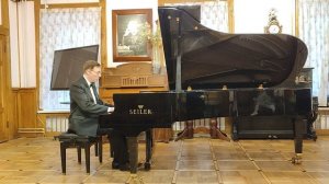 Евгений Максимов