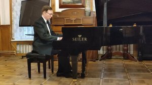 Евгений И. Максимов