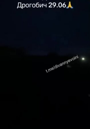 Момент прилёта крылатых ракет по НПЗ в н.п Дрогобыч, Львовская область, этой ночью.