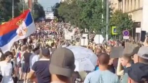 48 полицейских и 22 гражданских пострадали во время протестов в столице Сербии - Белграде.