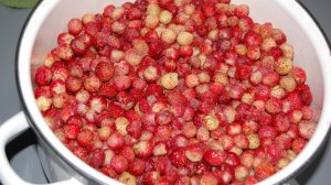 Как приготовить клубничное варенье из цельных ягод: пошаговый рецепт