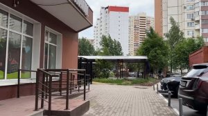 Обзор цветов и прогулка по району под разговоры о вечном